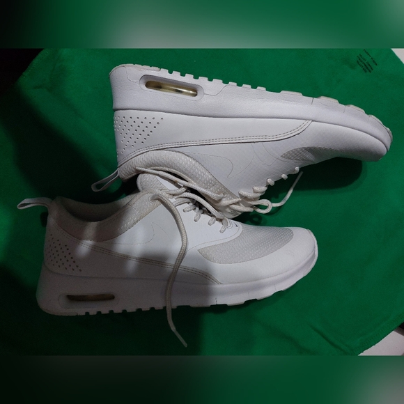 SNEAKER - Picture 2 of 4